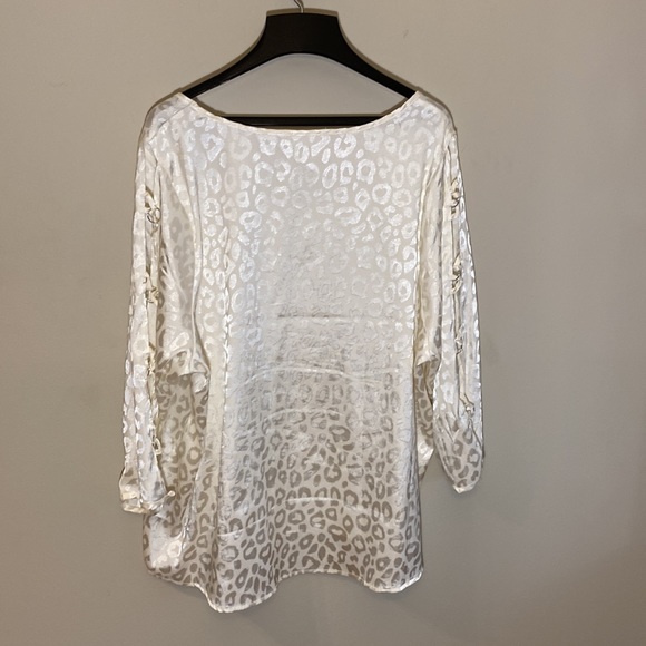 Retrology Cheetah Print White Blouse with Cage Sleeves - Picture 2 of 7
